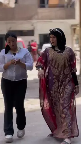 بنتين يفعلون شئ غريب والسبب غير متوقع 😱😱