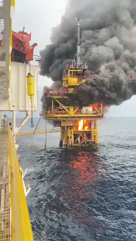 The domestic oil and gas operator PVEPPOC (the Company) confirms that a fire incident occurred at 17:00 on May 21, 2025, at the wellhead platform area of the Song Doc field, located offshore in the southwestern region of Vietnam. #offshorelife 