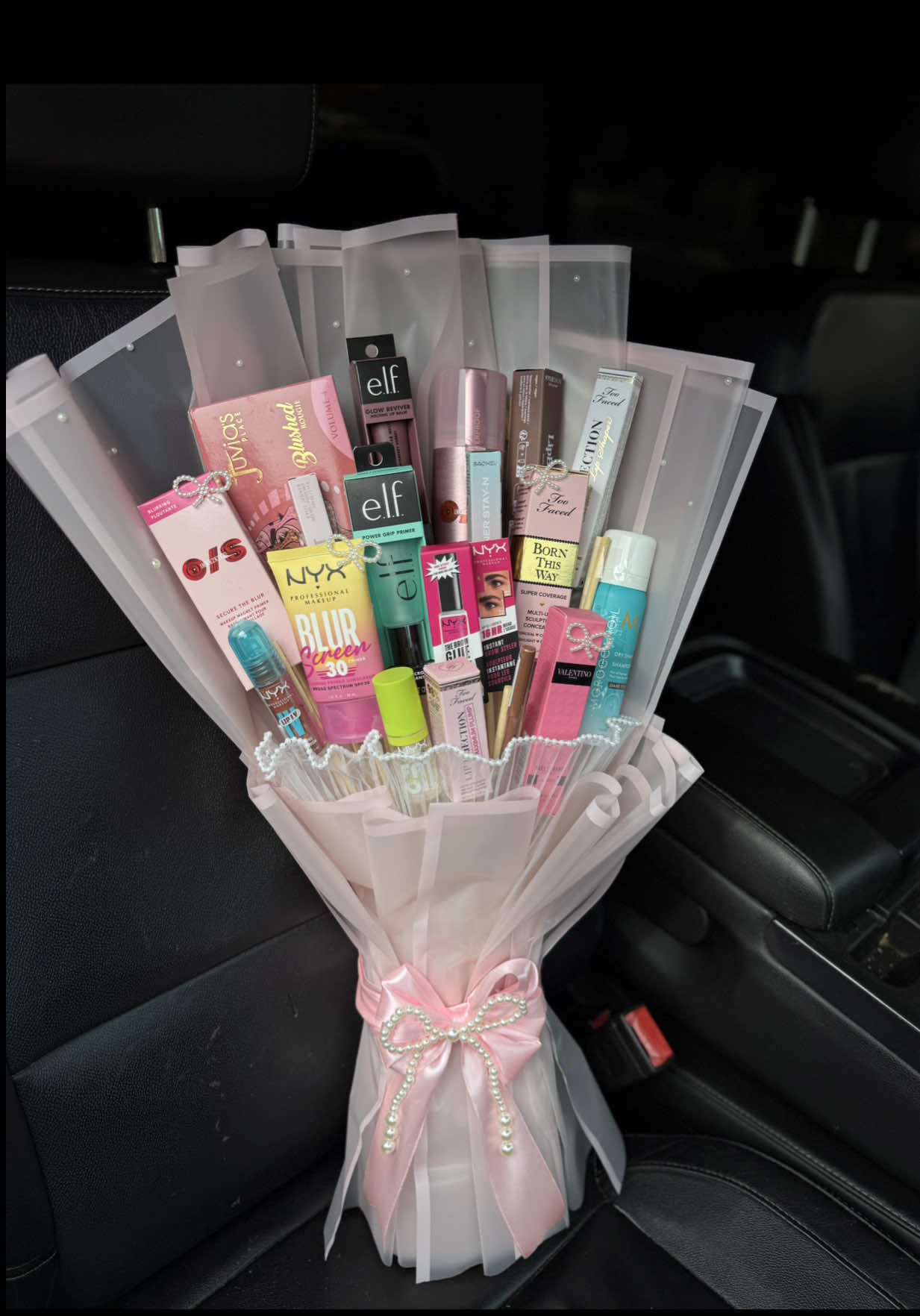 Every girls dream gift 🥹💕 #makeupbouquet #florist #dallas #SmallBusiness #parati #fyp #ulta #elf #toofaced 