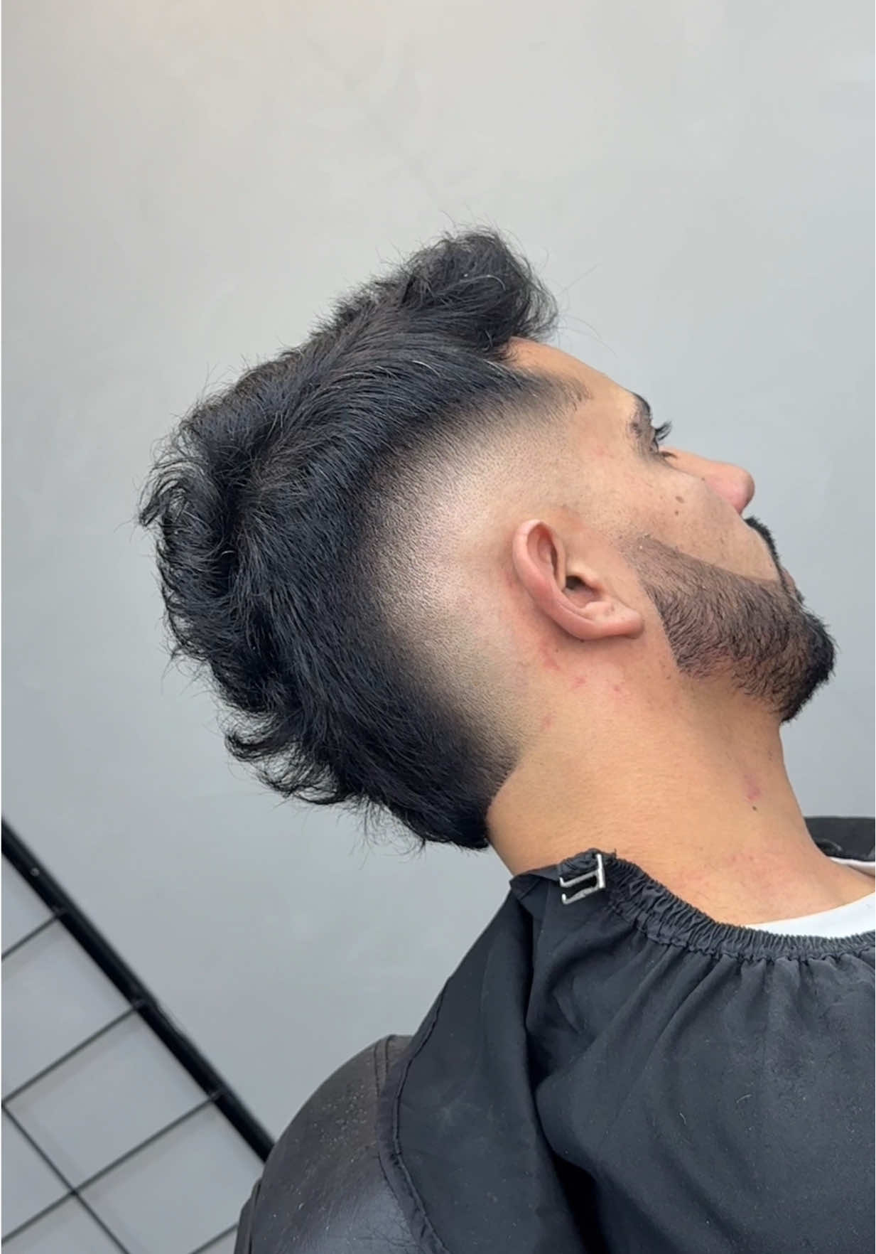 TUTORIAL FADE EN MOHICANO O 7 COLOMBIANO 🇦🇲💈 #viral #mohicano #degrade #7colombiano #parati #tutorialbarberia #tutorialmohinaco #aprendebarberia #texturizado 