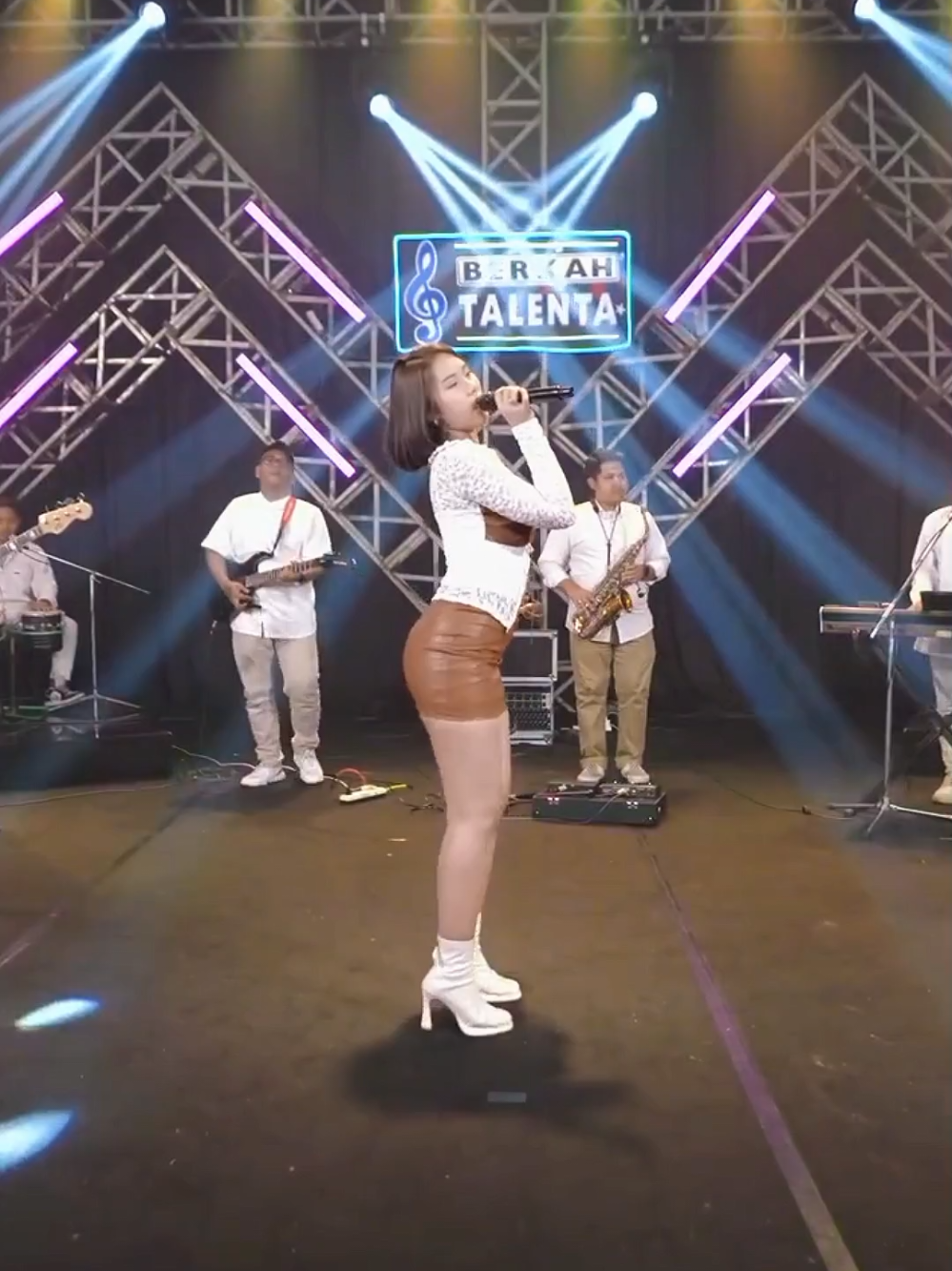 Dike Sabrina - Cinta Merah Jambu _ Cintaku Hanya Kamu #soundterbaru #soundviral #soundtiktok #dikesabrina #cintamerahjambu 