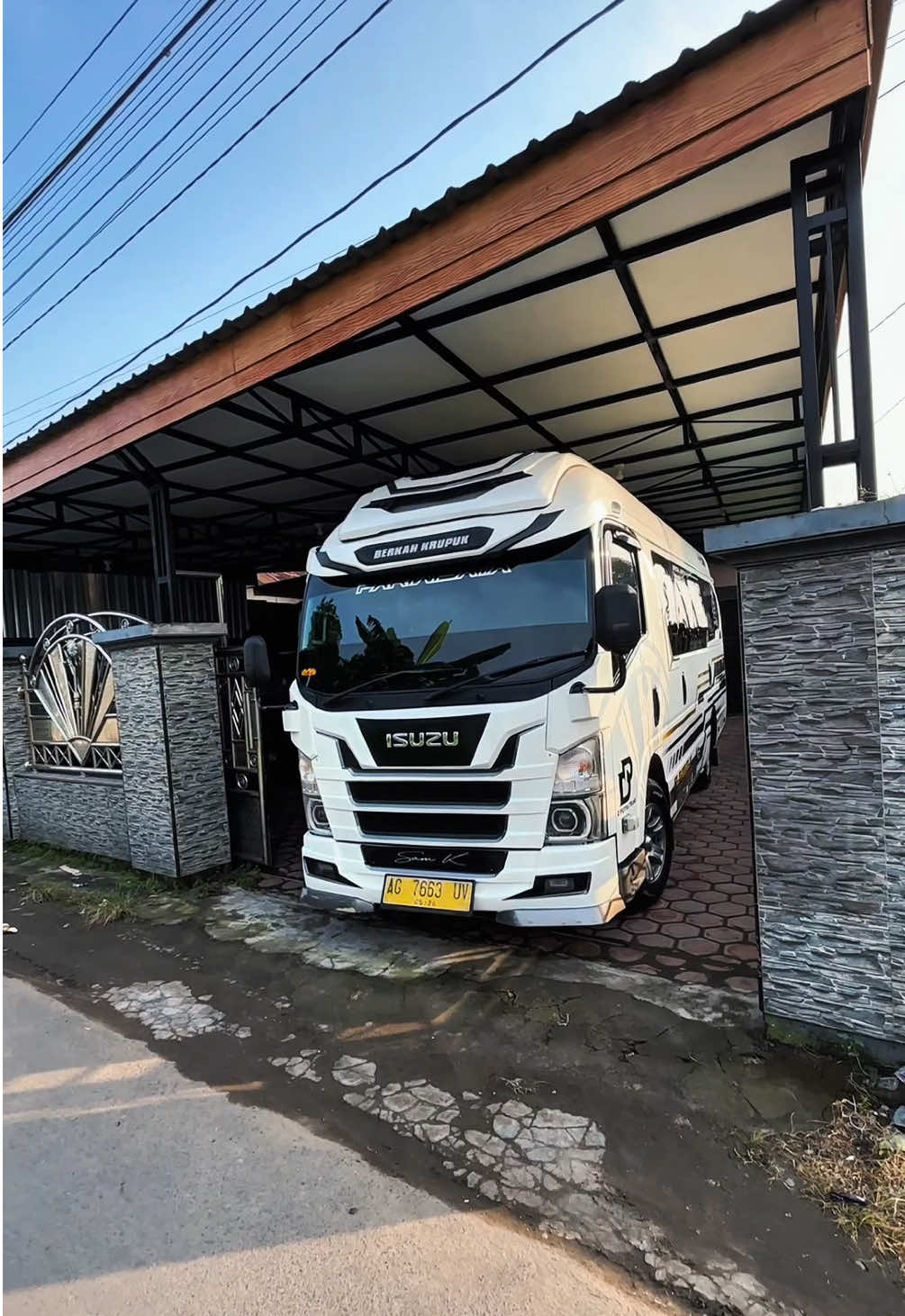 Lumintu 🫶  Ready For rental Area sidoarjo surabaya mojokerto Info lebih lanjut 081-239-616-719 #2PutraTransJaya #berkahkrupuk #4u #sewaelfsidoarjo #sewaelfsurabaya #elfmojokerto #sewagigasidoarjo #sewaelfsurabaya #elfmojokerto #toursidoarjo #elfsurabaya #sewaelfgresik #elfmurahsurabaya 
