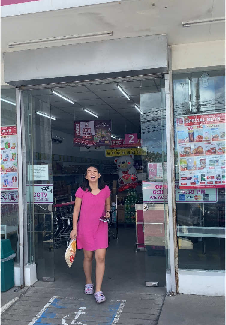 @sgtarrius HAHAHAHAHHAHAHH newest model of  @DALI Everyday Grocery😭  #fyp #couple #prank #jollibee 