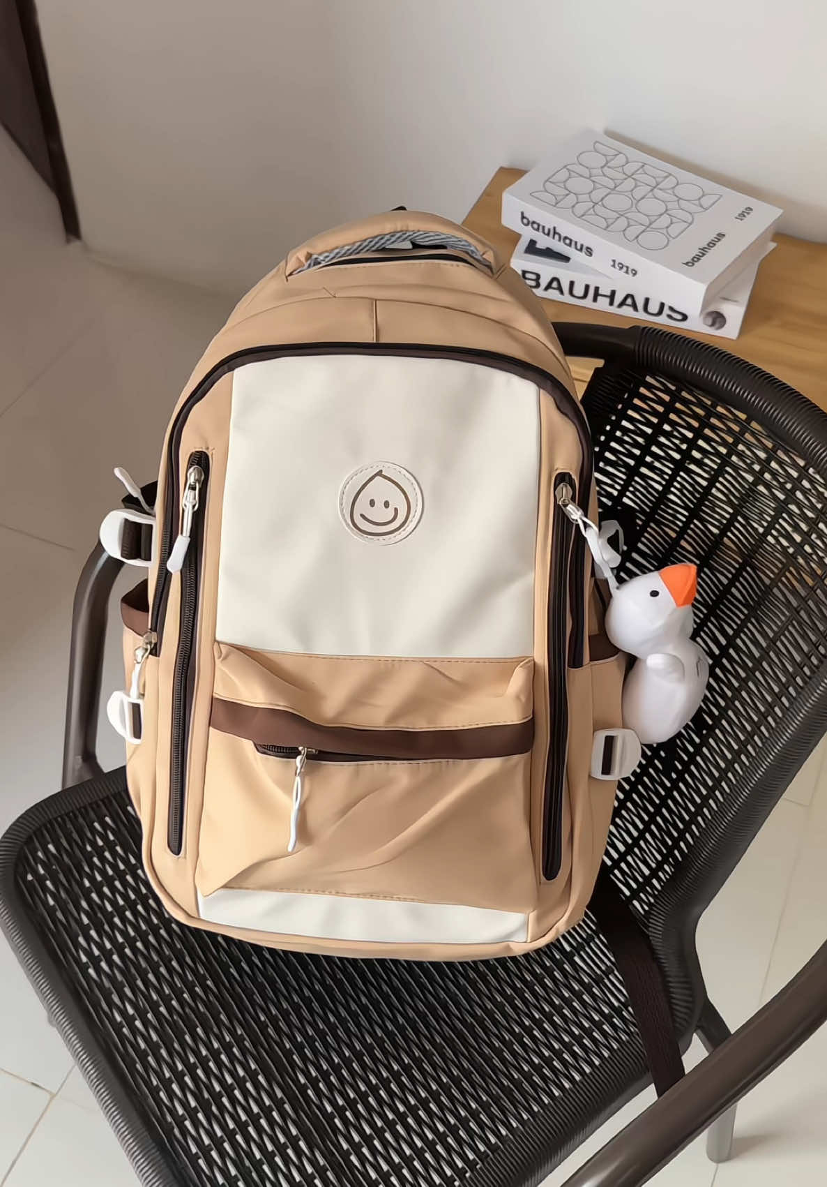 Back-to-school essentials start with the right gear — and this bag is the one you need! Durable, spacious, and affordable, it’s perfect for carrying all your books and supplies. Don’t miss out on the ultimate back-to-school essential! #backpack #backtoschool #backtoschoolshopping #studentbag #studentbackpack #schoolbag 