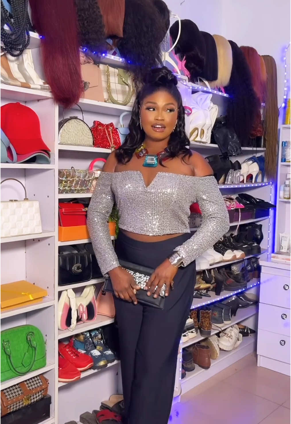 OOTD, looking all good in silver crop top. #views favorite?#outfit #outfitideas #casualoutfits #widelegjeans #styleinspo #styletips #outfitideas #outfitinspo #styletips #styleinspo #fashiontiktok #fashioninspo #fyp 