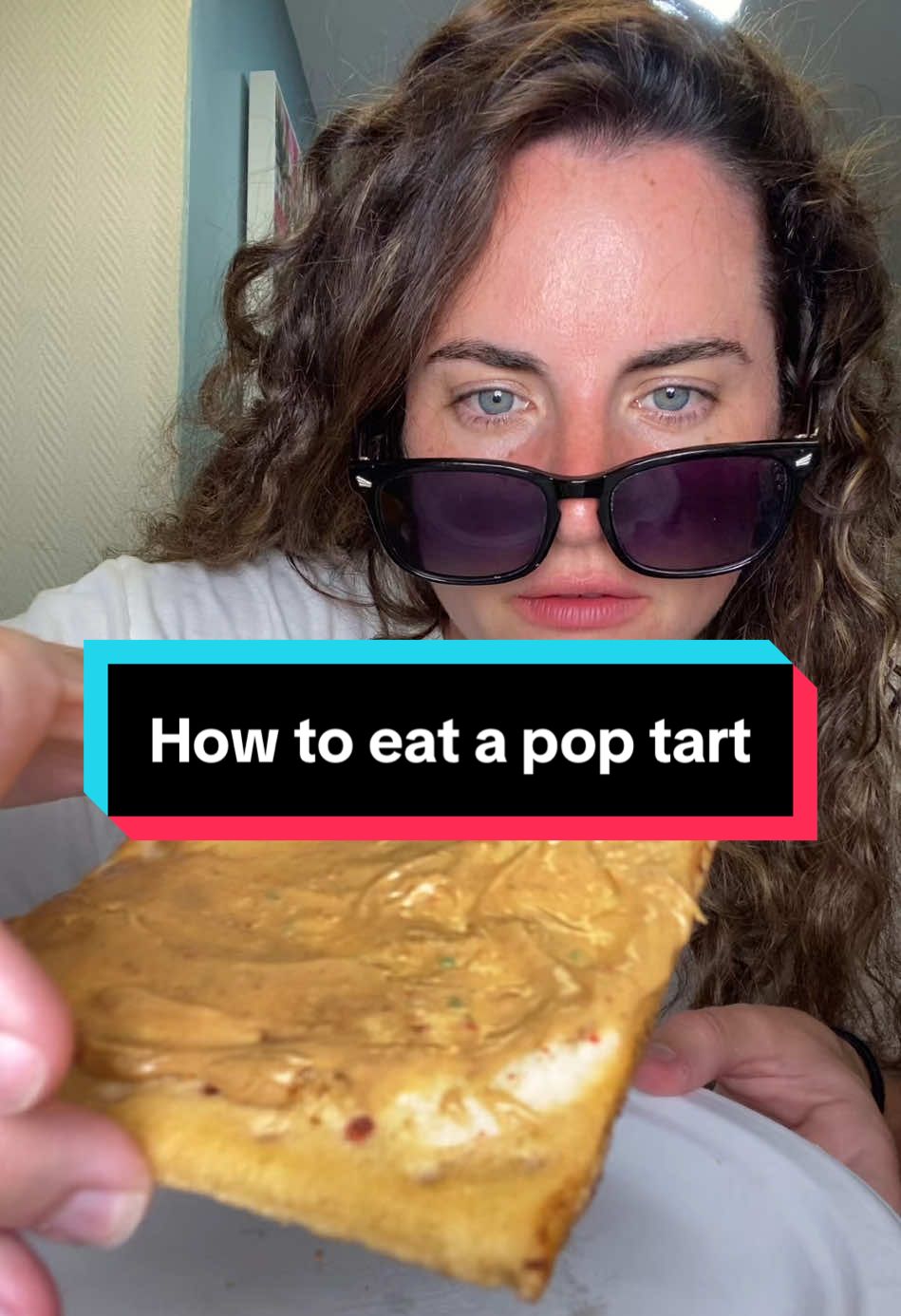 How to eat a poptart #latenightsnack #snacks #fypシ #foryoupage #fypシ゚viral #snacks #EasyRecipe #Recipe #poptarts #fyp #peanutbutterjelly #Foodie #peanutbutter #bestsnacks #nostalgia #dessert #treat #poptart #foryourpage #beach 