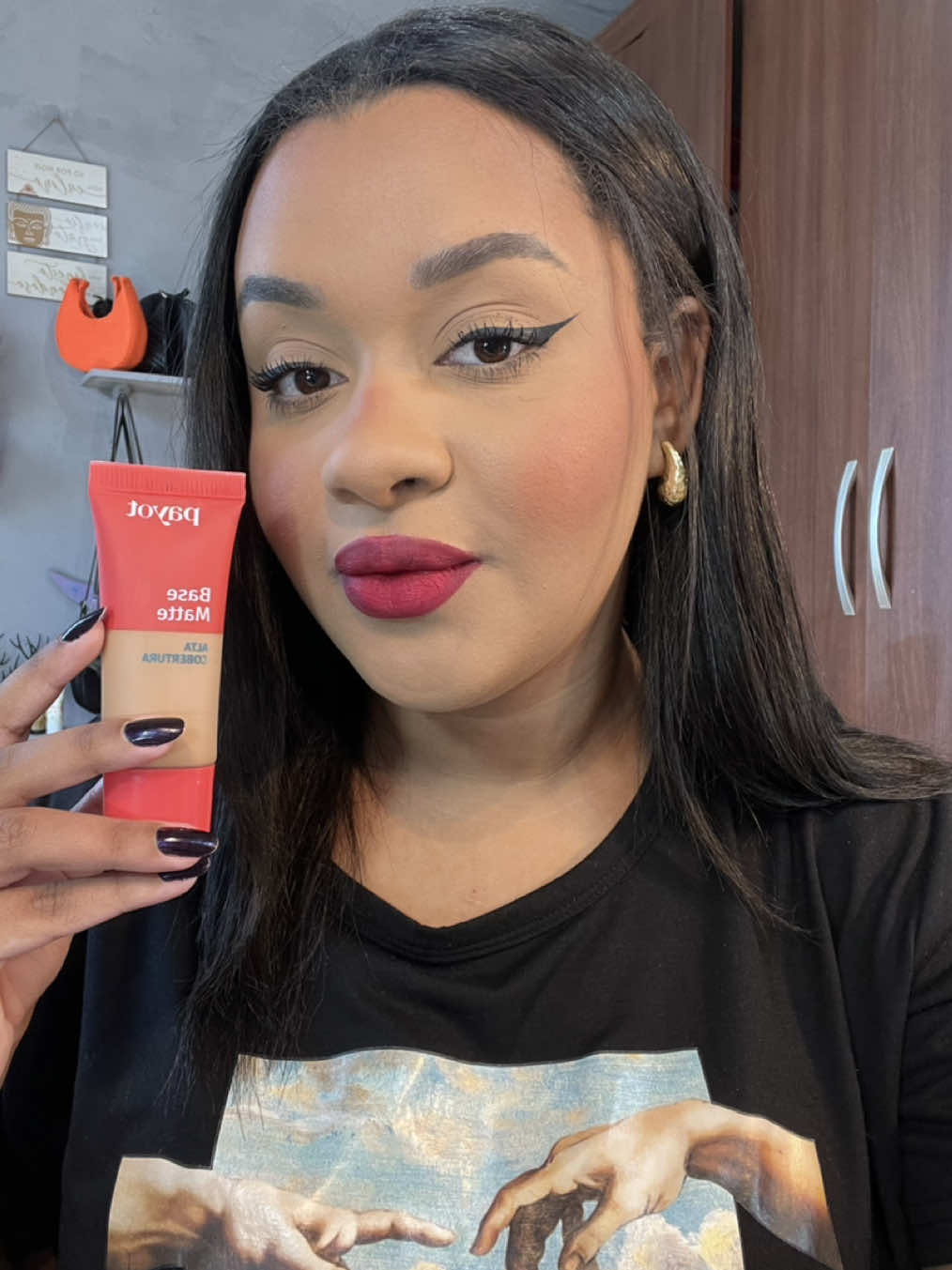 Resenha da nova base da Payot❤️ Ela promete ser uma base matte, com alta cobertura e longa duração. Fiz o teste ao longo do dia pra ver se realmente ela iria resistir, e como iria se comportar no dia todo.  @Payot Brasil  #maquiadora #payot #base #bocarosa #maquiadoraprofissional #maquiagemtiktok #maquiagem #maquiador #fy #resenha #resenhamaquiagem  #resenhabrasil #makeup #make #garotasapoiamgarotas💝🎀✨️ #garotasapoiamgarotas💝🎀 