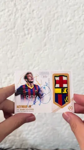 Tarjeta Firmada por Neymar Jr con parche de camiseta numerada a 1/1 del mundo #neymarjr #brasil #barcelona #colecionador #autographs 
