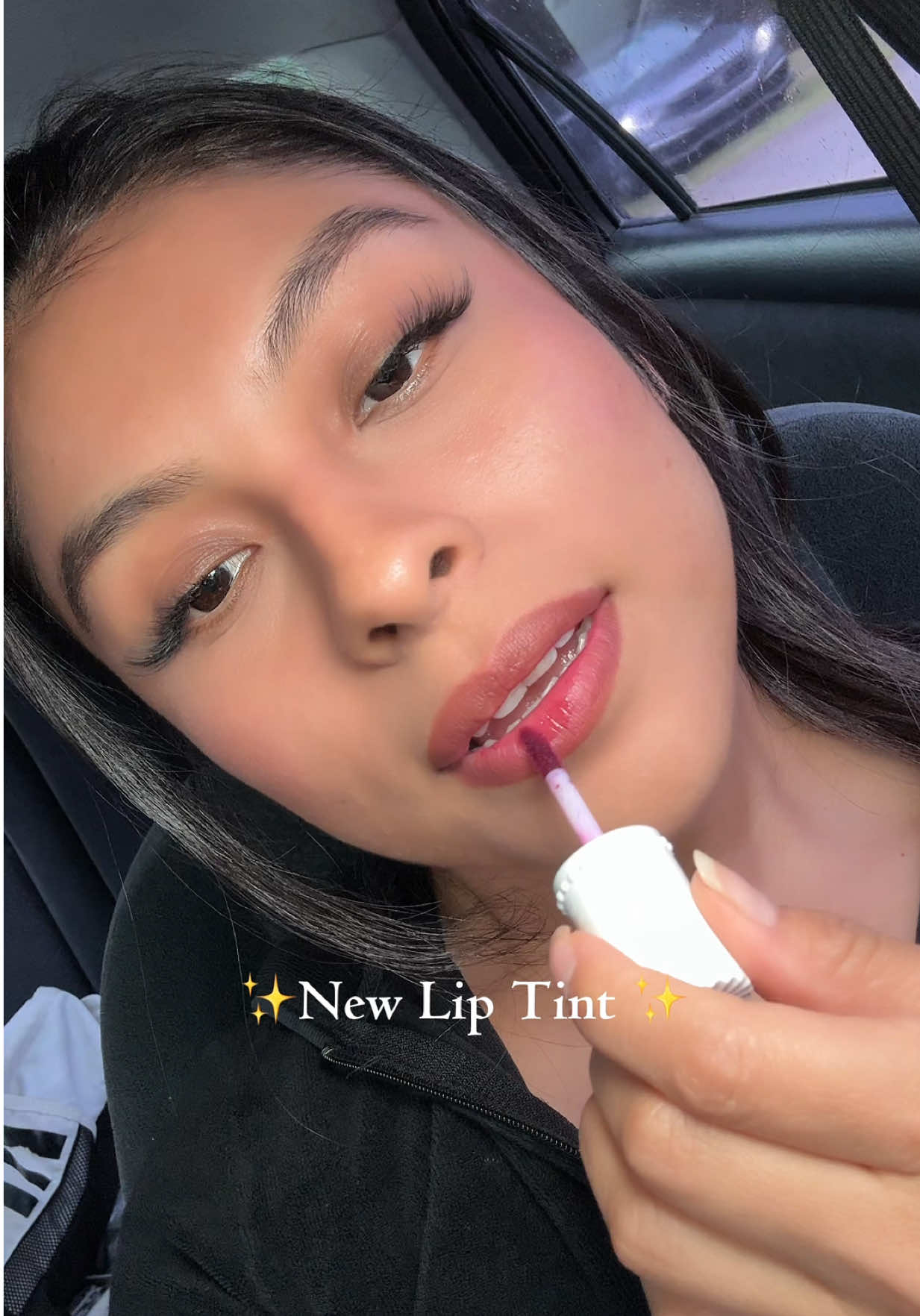 This shade is so pretty ! Do you guys like the new benefit shades ? ✨🤍 #beautyhacks #liptint #grwm #newmakeup #glam #beauty #lipcombo #latinacreator #latinamakeup #summermakeup @Benefit Cosmetics 