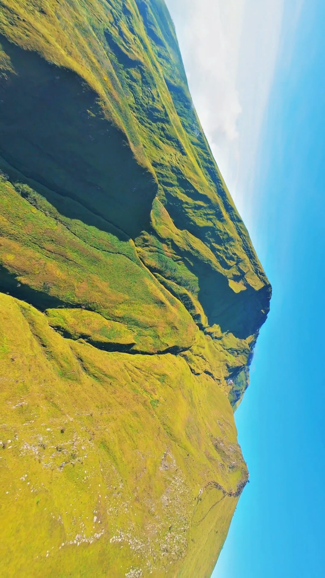 Gunung Merbabu #fyp #fyppppppppppppppppppppppp #fypシ゚ #merbabu #longrange #dronefpv #speedybee #dji #cinematic #wisata #merbabuviathekelan #merbabu3142mdpl #merbabuview #puncak #gunung #gunungindonesia #CapCut 