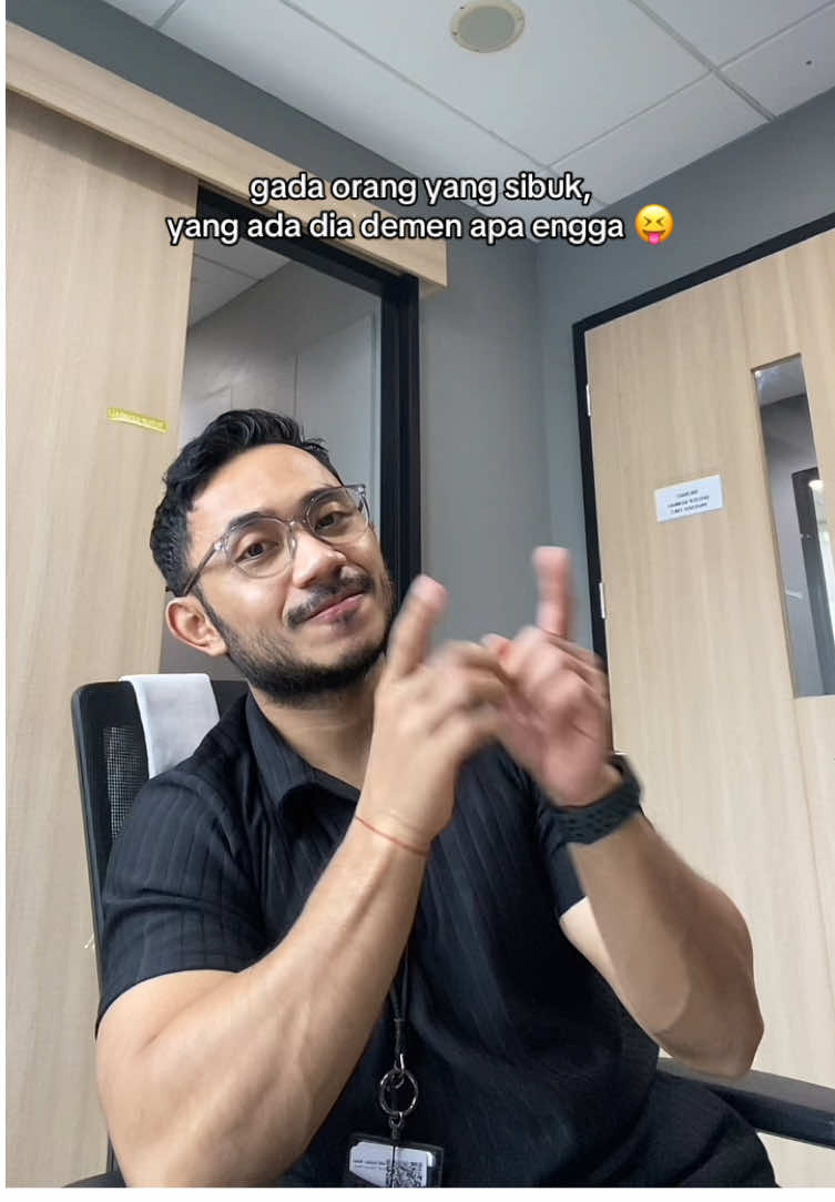 Kalo udah demen, lagi poop juga di ladenin 😌#modepesawat #trending #fypage #4u 