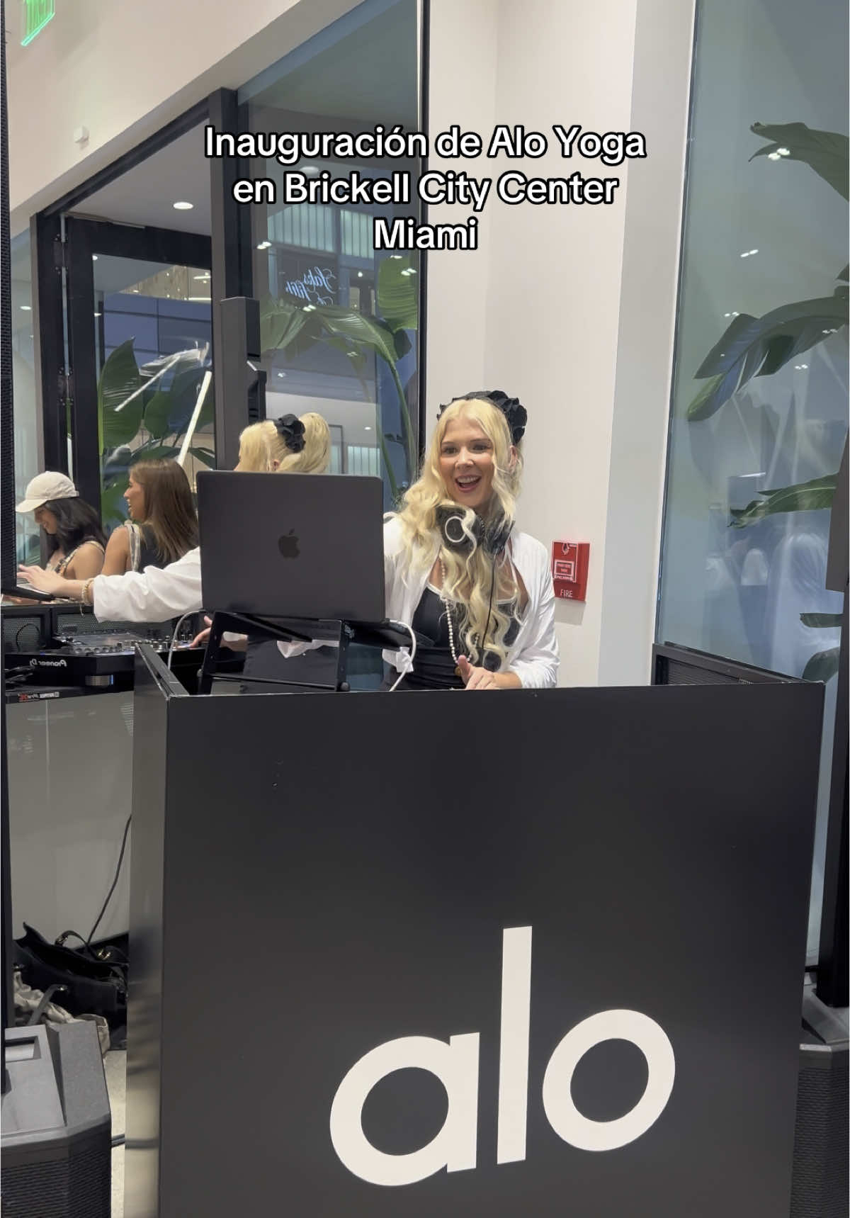 Así fue el opening de @Alo Yoga en miami🤭 #alo #aloyoga #miami #miamibeach #miamilife #yoga #brickellcitycenter #opening #viral #fyp 