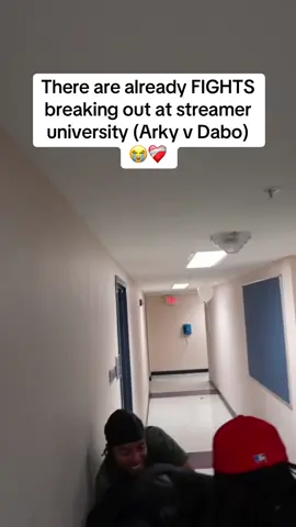 There are already FIGHTS breaking out at streamer university (Arky v Dabo) 😭❤️‍🩹#arky #dabo #streameruniversity 