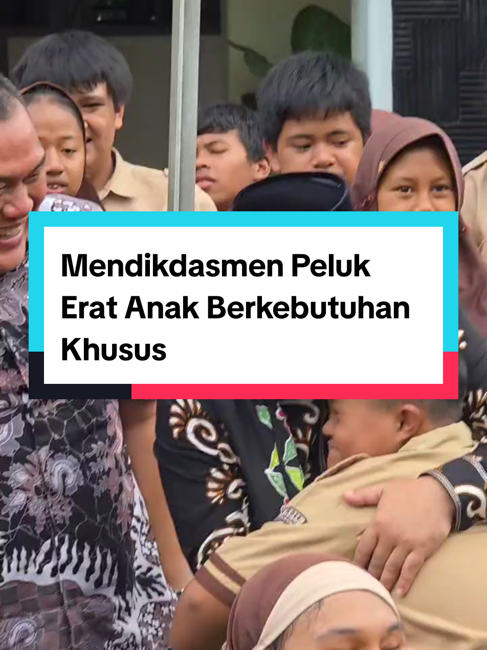 Mendikdasmen Abdul Mu'ti Peluk Hangat Penuh Cinta Anak Berkebutuhan Khusus #PendidikanBermutuUntukSemua #Muhammadiyah #nahdlatululama #gurutiktok 