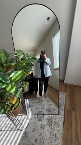 In love with this mirror) #ugc #ugccreator #contentcreator #fyp #viralvideo #mirror 