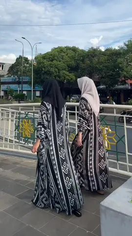 Motiffff alaaa Tenun pleaseee Asliii cakeppp bgttt motifnya 😭🔥Minimal chekout warna coklat semu sama hijau semu cuakepppp poll 😍🫶🏻#kaftan #abayakaftan #kaftanviral 