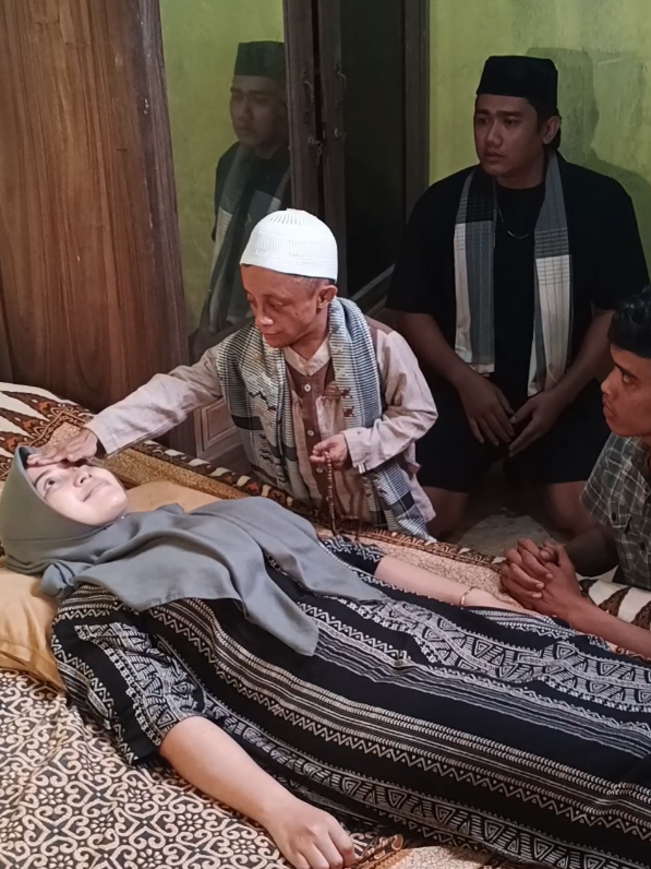 Guh Teguh Mengobati Pasiennya #kerasukan #teguhcilik #beranda #film #viral #fypageシ #lewatberanda  @ddk.cingire 