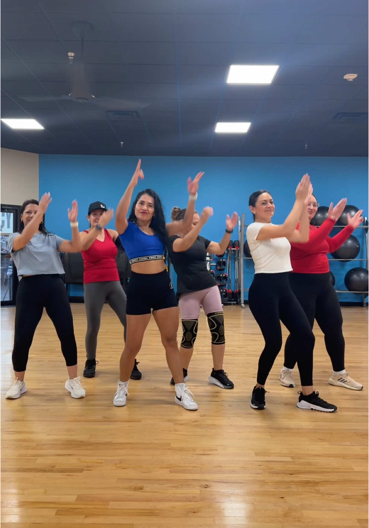 Que haces? #fyp #parati #viral #dance #zumba @Becky G @Manuel Turizo 