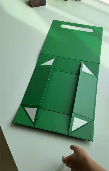 Wow! Another display of a one-piece magnet folding portable box.🎁 *MOQ:500pcs *Factory direct price  *3-6 days turnaround *Free design and sample service DM me for price list and free samples 🏚brivotegiftbox.com 📧doby@brivote.com 📲WhatsApp:+86 19376376993 #giftboxes #productpackaging #leatherbox #packagingdesign #brandedpackaging #packagingsolutions#packaging#giftbox#custombox#custompackaging #customdesign#boxmanufactrer#bespokbox#brivote