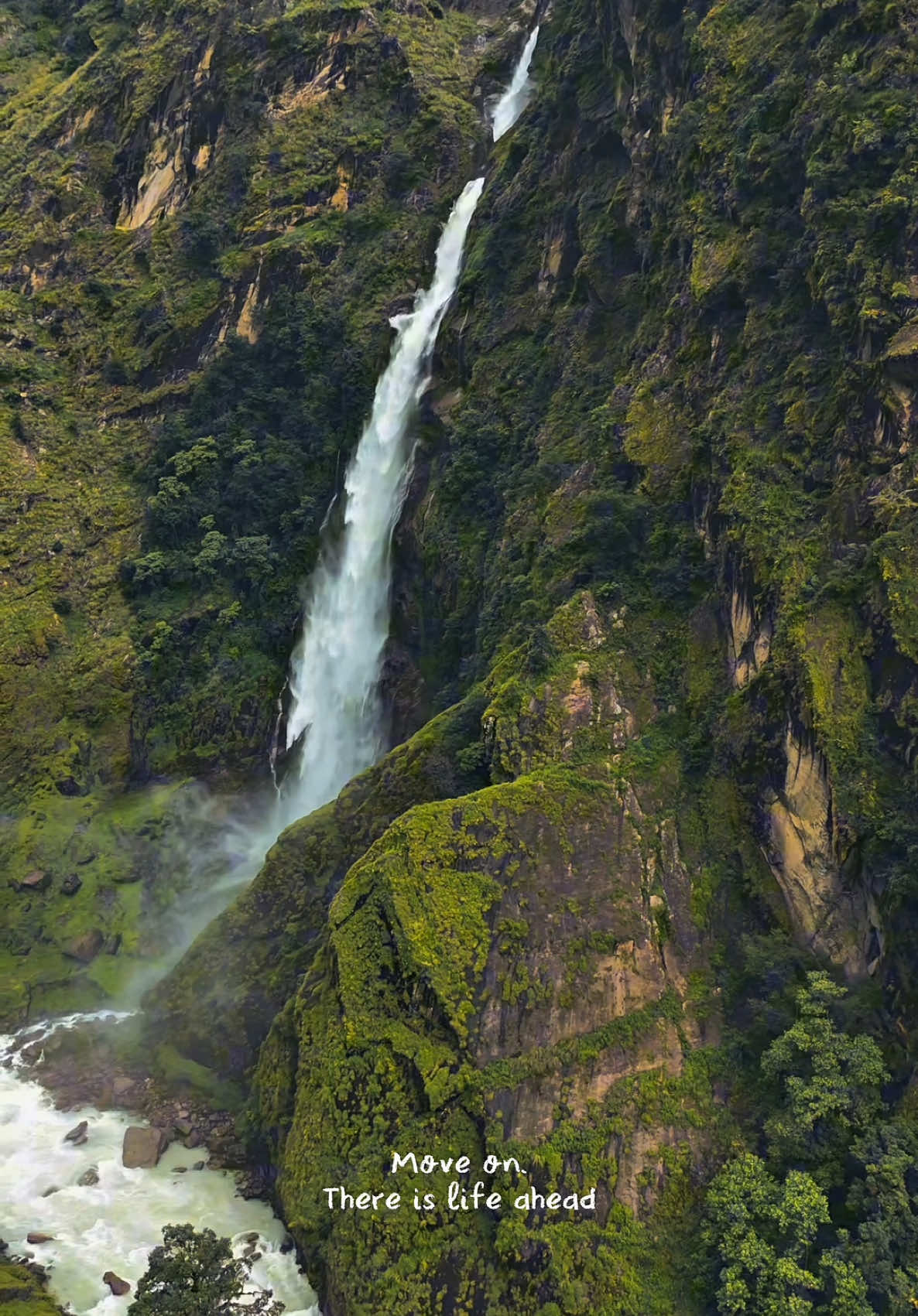 Move on. There is life ahead. . .  📍ChetChet Waterfall, Dolakha . . #yayawarnepal #nepal #ghumante #yayawar #nepal8thwonder #monsoon #nomadlife #rainyseason #charikot #charikot 