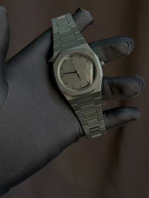 Mistério em cada detalhe: o Phantom Black da Milano une minimalismo ousado a uma elegância atemporal