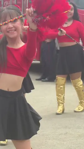 Qué bonito es decir pertenezco a la @Vieja Escuela Chone 🐝  #manabi_ecuador🇪🇨 #chone #fyyyyyyyyyyyyyyyy #paratii #model #viralvideotiktok #fransheskamendoza #bastoneras #cachiporras #bailarinastiktokers #bailarinastiktok #bastonerastop #baile #viejaescuelachone🐝 #fyp #usa #abejitas🐝 #tiktok #viralvideo 