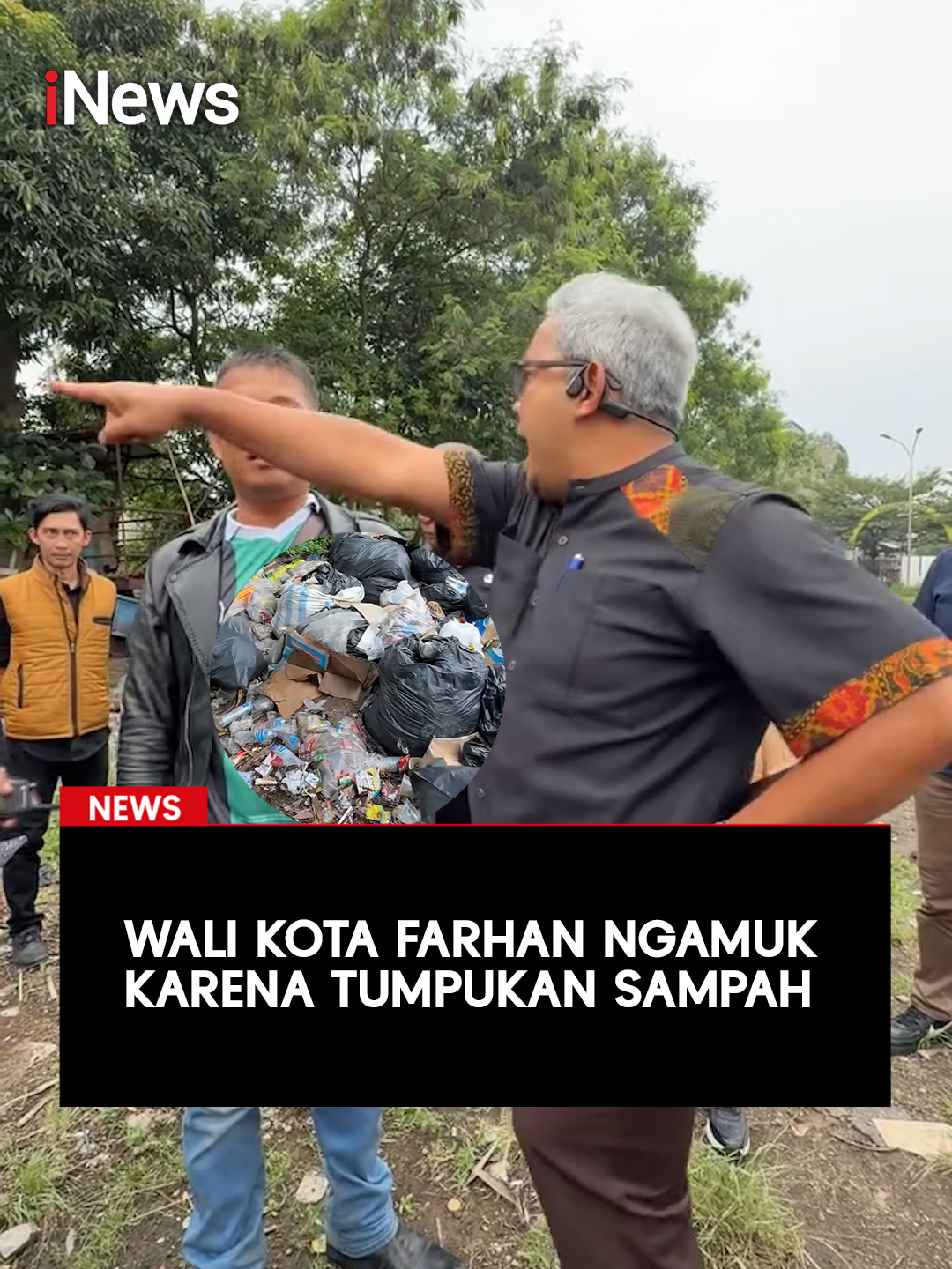 Wali Kota Bandung, Muhammad Farhan, ngamuk saat melakukan inspeksi mendadak (sidak) ke eks lahan Palaguna di kawasan Jalan Asia Afrika, Kecamatan Regol, Kota Bandung, Kamis (22/5/2025). Farhan mendapati area tersebut penuh tumpukan sampah serta gerobak jualan disimpan sembarangan.Di sana, Farhan bertemu dengan koordinator lapangan yang bertanggung jawab menjaga lahan. Ia meminta kepada pria itu untuk membersihkan serta membongkar gerobak jualan. Baca selengkapnya hanya di  https://www.inews.id/news #WalikotaBandung #Bandung #Farhan #Sampah #WalikotaBandungNgamuk