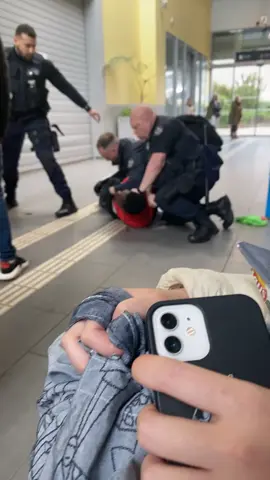 👮‍♂️🚨#police #bavurespolicière #villefranchesursaone #train #gare #arrestationpolice #arrestation #pourtoi 