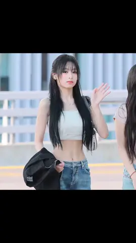 For all you useless haters, you are all weird and pretend to know about Ahyeon, your hearts are rotten, so there is no room to hate Ahyeon, you said she was holding her breath, at the airport, I wanted to tell you that she couldn't hold her breath, Ahyeon's body is really good, it's all the result of her regular exercise. Get lost haters, you are completely useless 😒 #protectahyeon @babymonster_yg  #ahyeon #아현 #yaxian  #ahyeonbabymonster #jungahyeon #babymonster #hyeonies #monstiez #fyp #viral #trending 