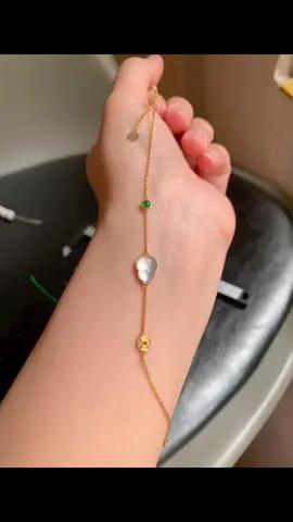 #Mẫu lắc tay hồ lô băng ngọc cưng hết nước chắm cả nhà ơi :p mẫu thiết kế đơn giản chỉ với một vài charm bé xinh, đá chủ là phỉ thúy băng ngọc hình dạng chế tác hồ lô mang ý nghĩa trừ tà, thu tài lộc cho gia chủ. Ai yêu em nó không nè! #xuhuongtiktok 