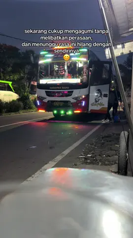 sekarang cukup mengagumi tanpa melibatkan perasaan, dan menunggu rasa ini hilang dengan sendirinya 😊 #fyp #videobus #underpasskaranglo #busjawatimuran #terminalarjosarimalang #sadvibes #harapanbaru #harapanbarudelon 