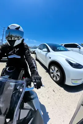 This is what happens when you forget to downshift to 1st gear while taking off in 2nd. Ultimate failed; only win was the nice officer that came to help. I’ve also taken this road many many times never once fell or stalled. Idk why I messed up bad that day #motorcycles #policeofficer #bikefail#bikergirl #fyp