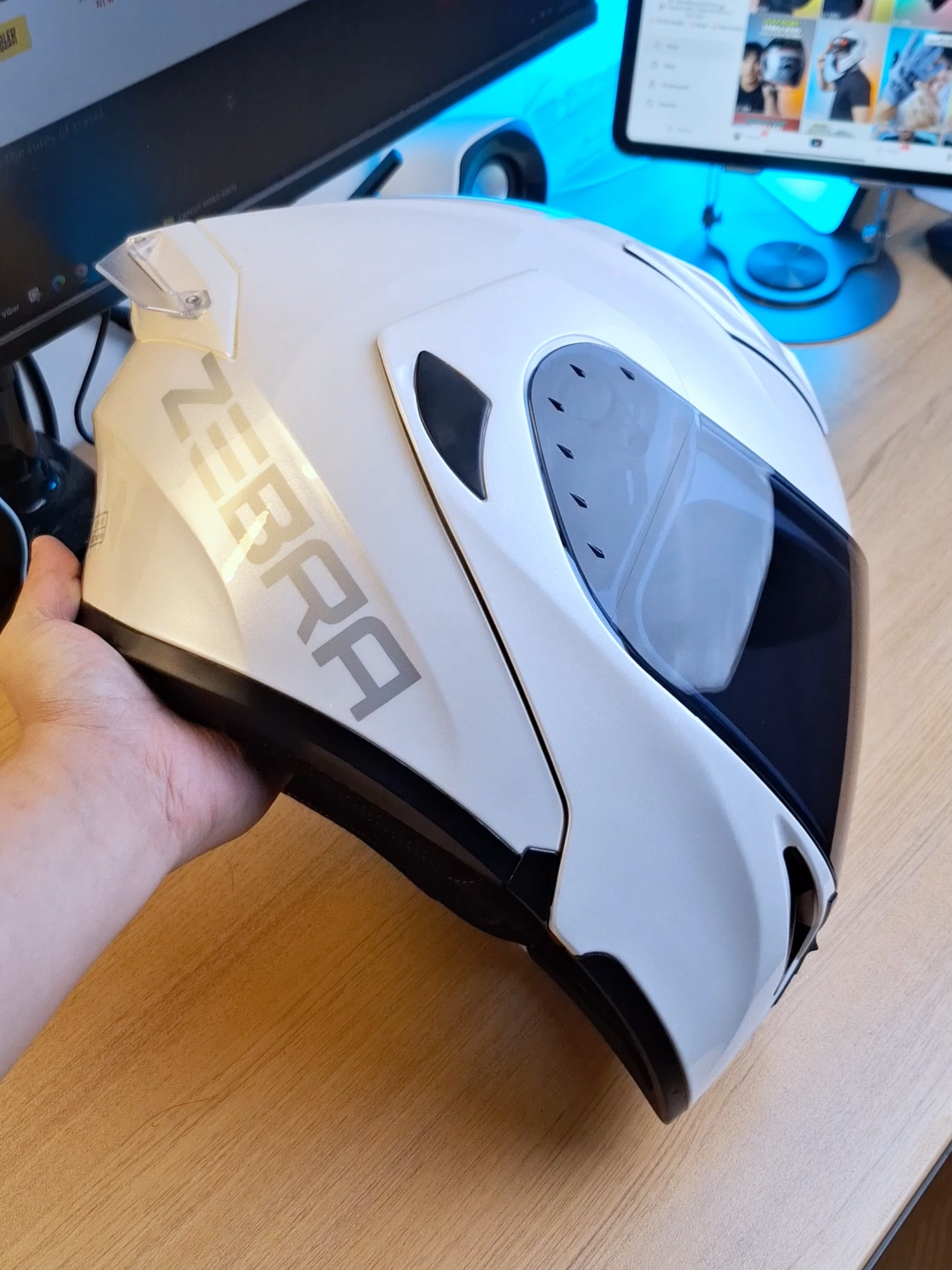 Motorcycle Modular Helmet Zebra FF805 #helmet #motorcyclehelmet #modularhelmet