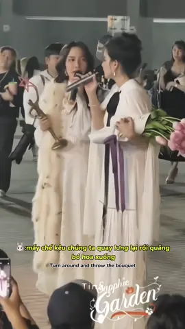 Quăng hoa cưới💐#freen#freensarocha#becky#beckyarmstrong#freenbecky 