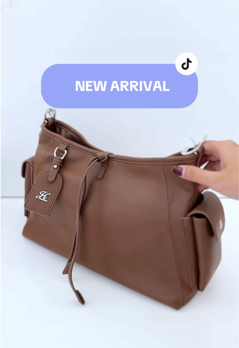 Lagi cari tas besar tapi stylish?? Ini solusinya 😜 #Guncang66SpesialGajian #newarrivals #lalytabag #tasselempang #rekomendasitas #taswanita #jimshoneyjepara #jimshoneykudus #taswanita #fyppp #fypツ #fypage #tasjimshoney #tasngantor 