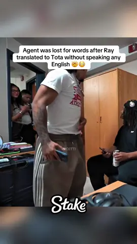 Agent was lost for words after Ray translated to Tota without speaking any English #rayasianboy #streameruniversity 