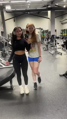 Quick leg day workout! We promise we know how to workout! #workout #fyp #viral #gymsharkwomen #dfyne 
