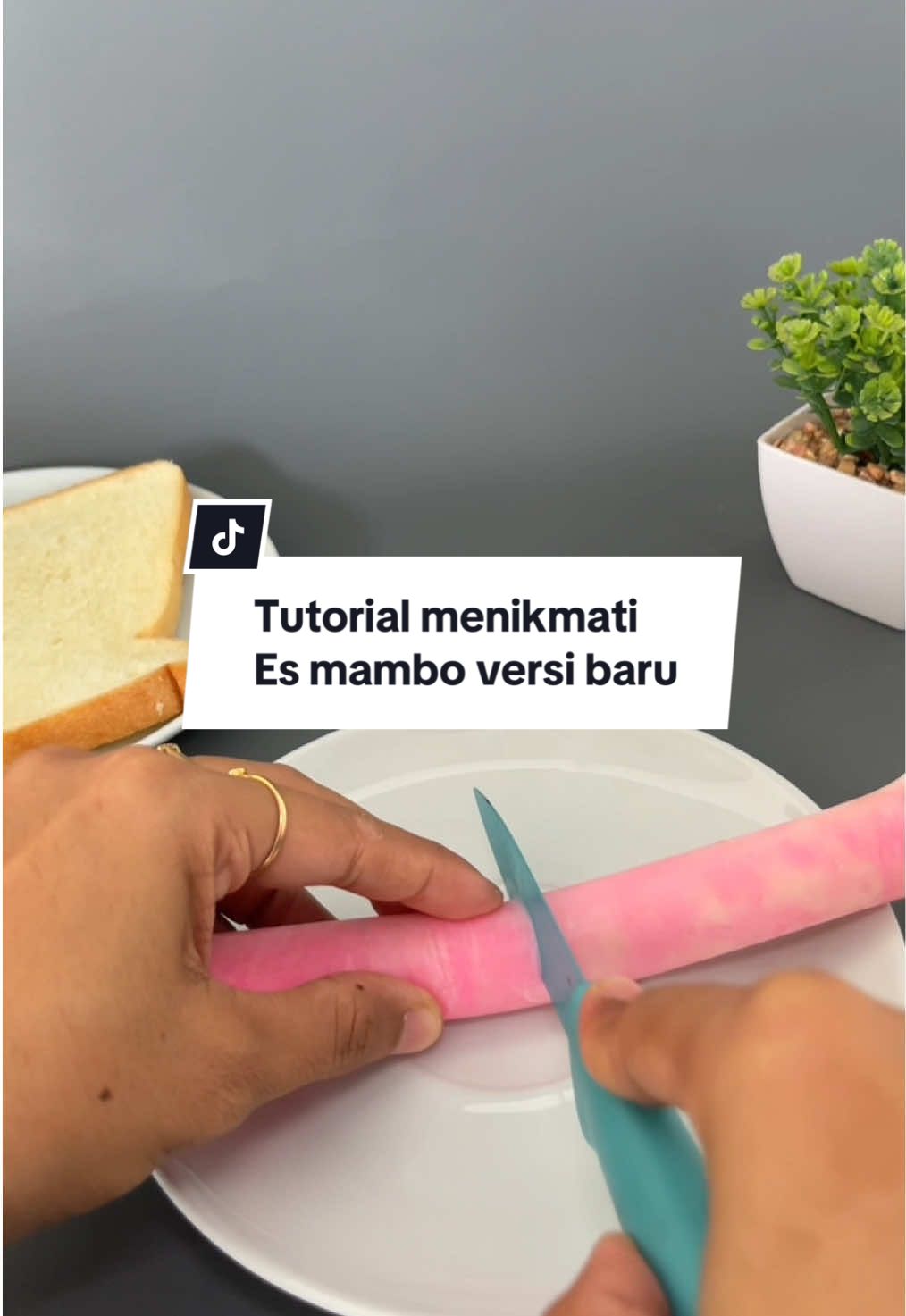 Es mambo vs roti 🤤 #fypシ゚ #esmambo #esmambopremium #esmambomakassar #sariroti