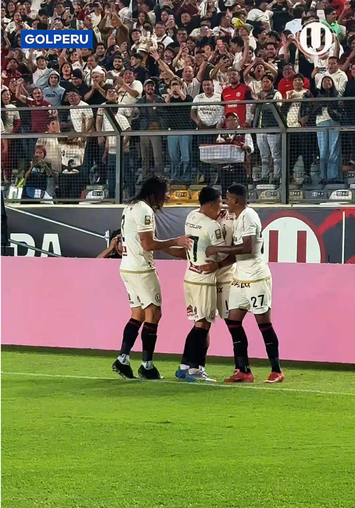 𝗘𝗦𝗔 𝗭Ⓤ𝗥𝗗𝗔 𝗦𝗜𝗘𝗠𝗣𝗥𝗘 𝗢𝗣𝗢𝗥𝗧𝗨𝗡𝗔 🤩 #LaGarraDelÚnicoGrande #Universitario #YDaleU #SportsOnTikTok #Futbol #Peru 