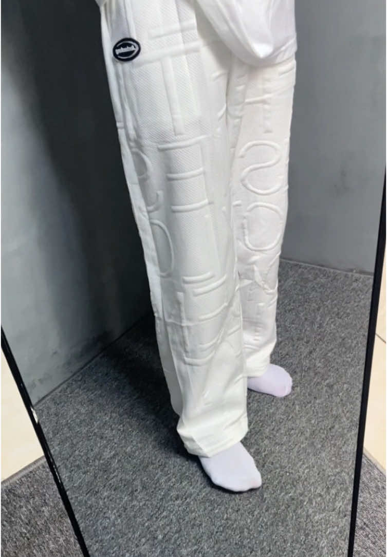 GILAAA SIH!! Ko bisa ya celana semewah ini ini dijual cuma 100 ribuan.                                         #celana #celanapanjang #celanamewah #celakeren #celanamurah 