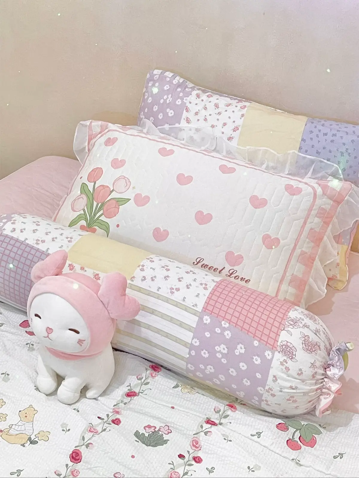 kalo udah rapih gini sayang buat di tidurin🥹 #roomdecor #roominspo #roomdesign #dekorasikamar #dekorasirumah #roomdecoraesthetic #roomdecorhaul #inspirasikamar #inspirasirumah  #pastelroom #kamarpink #kamarpastel 