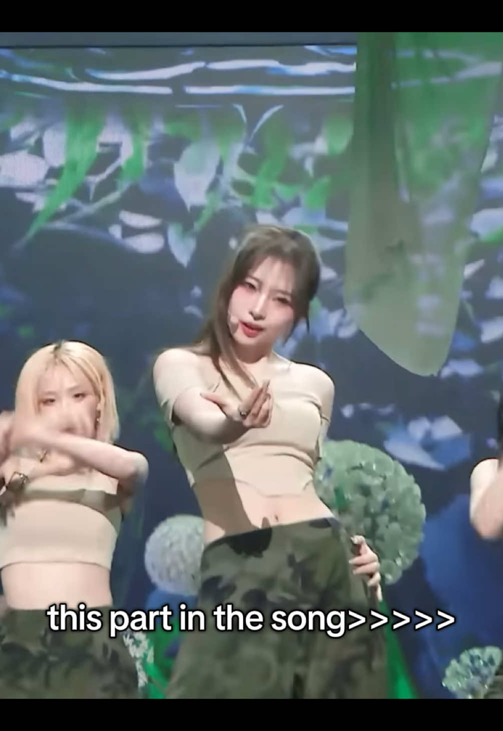 her different facial expressions everytime make it sm better 🫢 #triples #트리플에스 #assemble25 #Are_You_Alive #깨어 #wav #hayeon #kpop #fyp #kpopedit #kpopper 