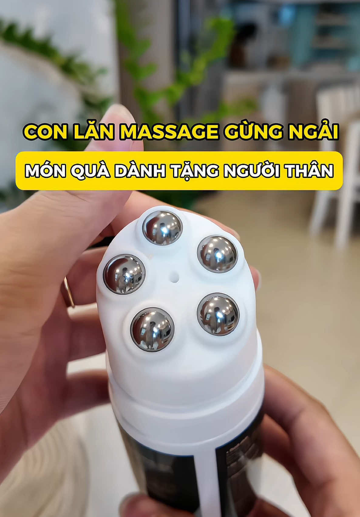 Massage tuần hoàn kết hợp với thảo dược nữa, giảm đau mỏi, mọi người tham khảo nha #conlanmassage #conlangungngai #conlangungngaibachmocplus #bachmocplus #massage #review #dandanreview #nhacuadoisong #chamsocsuckhoechudong #quatangme 