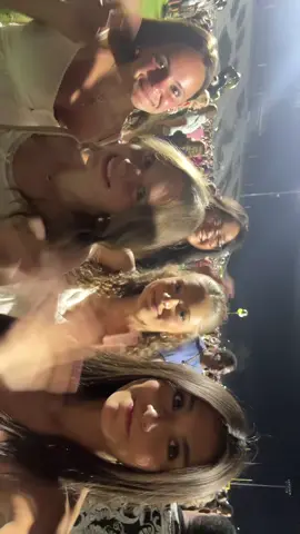 ddub seniors signing off🎓🎓 #seniors #ghs #dance #classof2025 #senioryear #signingout 