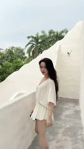 Khi tập trung vảo chính mình, không so sánh với ai, tự nhiên mình phát hiện ra, mình có cuộc sống của riêng mình, không hào nhoáng nhưng hạnh phúc. Mỗi ngày thức dậy, mình có một cuộc đời để tiếp tục cổ gãng, mình có những mối quan hệ cần vun đắp, và mình hạnh phúc hơn mỗi ngày trôi qua.#fyp 