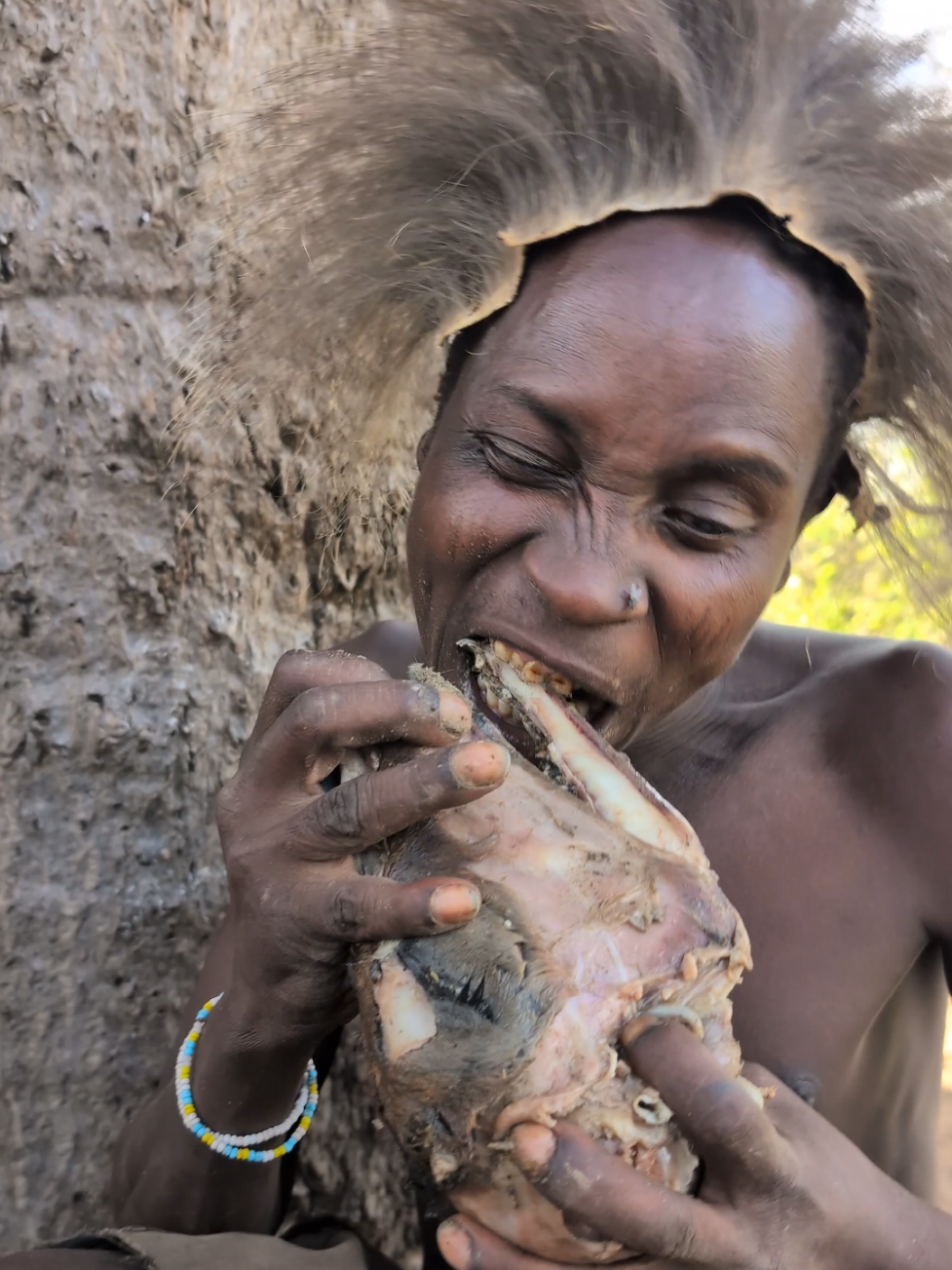 It's Lunch time 😋😄 See How he takes a whole head of Antelope Alone 😂😋😲‼️#AfricanMovies #villagelife #fyp #cooking #village #usa🇺🇸 #FoodLover #FoodLover #usa🇺🇸 