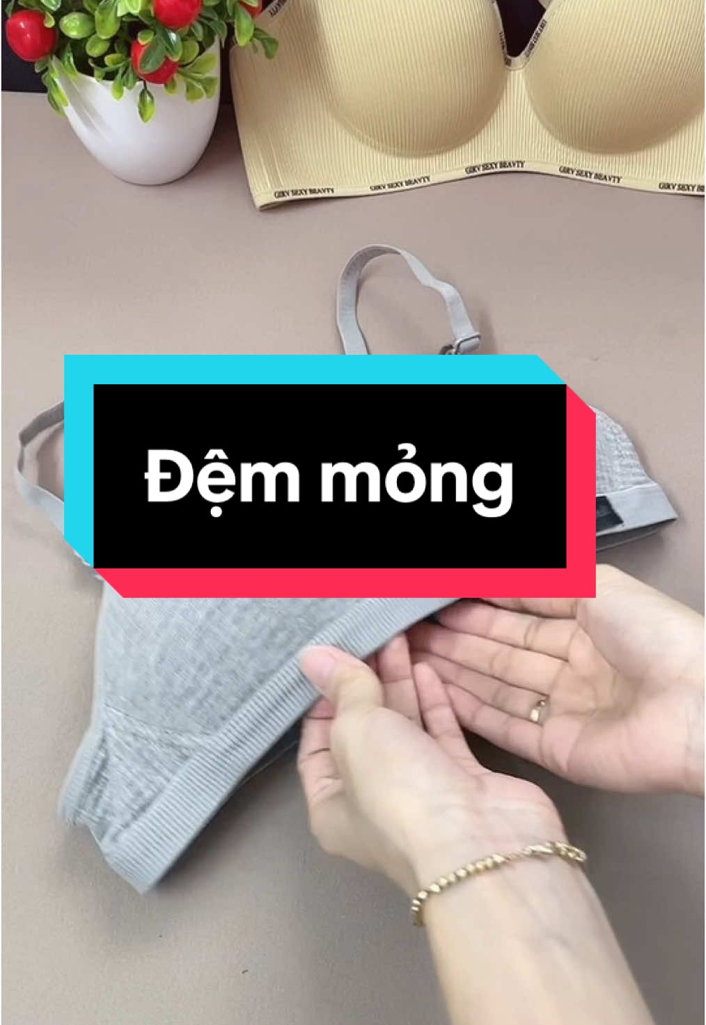 Chiếc áo đệm mỏng cho mấy bà thích mặc thoải mái#xh #sansale #bra #aolot 