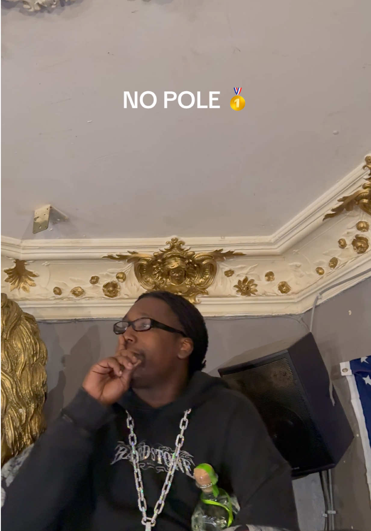 Don Toliver überrascht Crowd mit Gastauftritt in Berlin!! No Pole - Live #nopole #dontolivermusic #fyp #fy #psychotoureurope #surprise #afterparty #party #berlin #bestmistake #kittycheng 