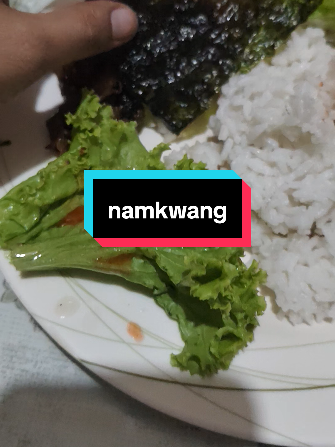 Ang sarap mag bonding pag ito ang kasama,masarap at nakakatakam. #namkwang #namkwangnori #nori #seaweeds #samgyupsabahay #koreansnacks #ulamideas 