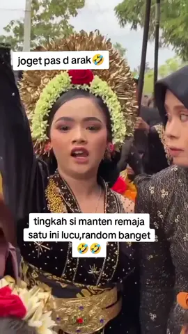 karna masih kecil jadi masih labil,tp paras nya yg cantik,jadi bikin gemes liatnya🥰😁. semoga lebih baik ya ndok kedepan nya🤲🤲 #pengantinremajalucu #vidioviral #pengantinviral #vidiolucu 